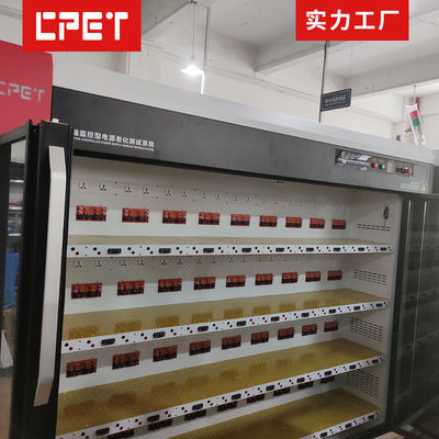 Tester di invecchiamento per power bank con 192 canali di carico, monitoraggio della temperatura e presa multiuso per test di burn-in di alimentatori mobili